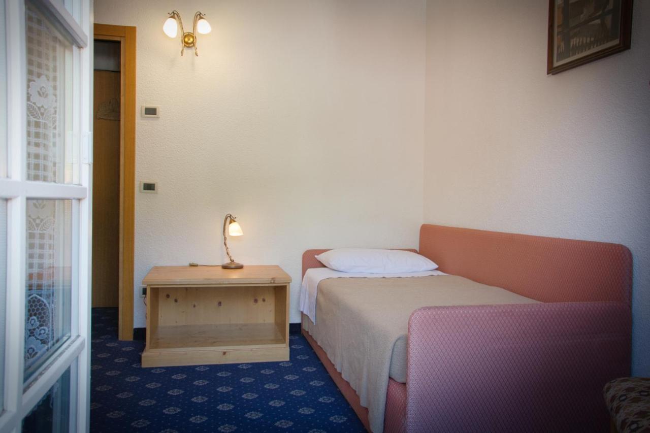 Hotel Garnì Nès Crépes Pozza di Fassa Extérieur photo