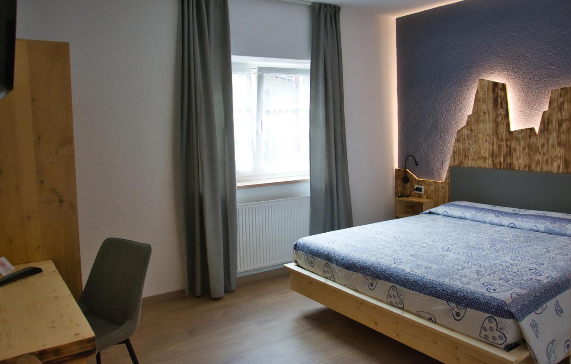Hotel Garnì Nès Crépes Pozza di Fassa Chambre photo