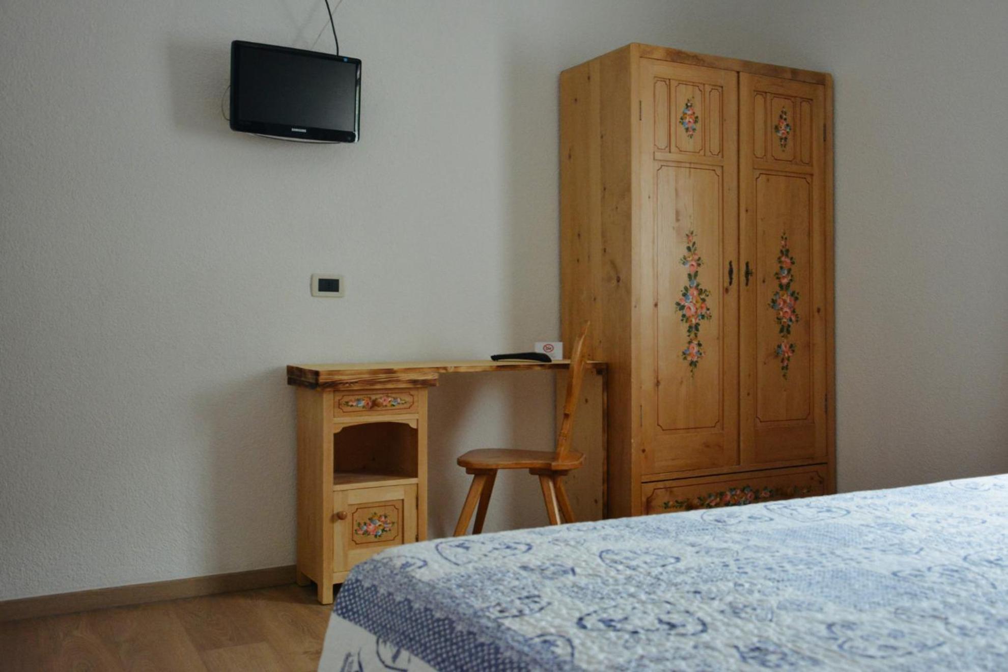Hotel Garnì Nès Crépes Pozza di Fassa Chambre photo