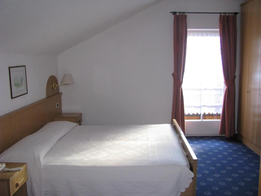 Hotel Garnì Nès Crépes Pozza di Fassa Extérieur photo