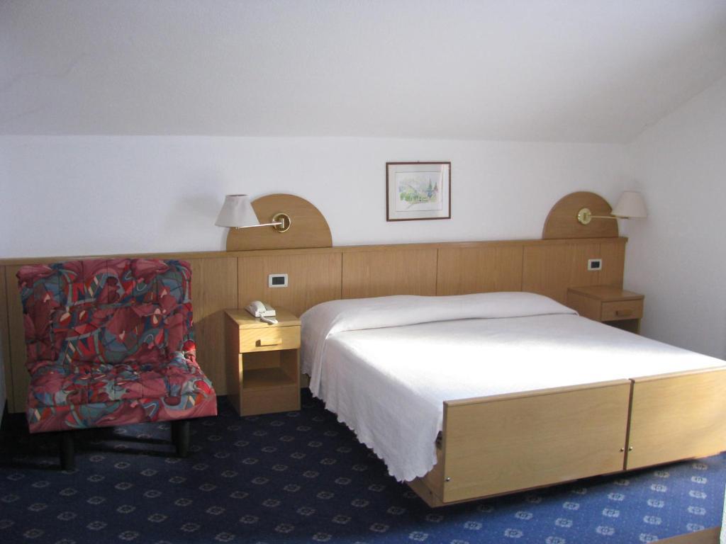 Hotel Garnì Nès Crépes Pozza di Fassa Chambre photo