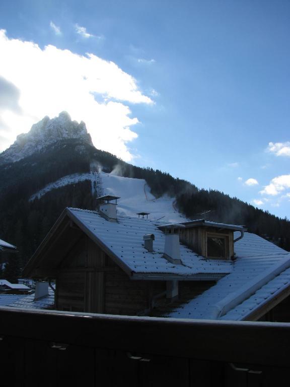Hotel Garnì Nès Crépes Pozza di Fassa Extérieur photo