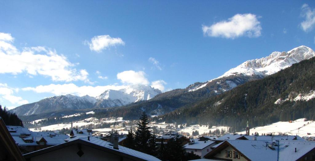Hotel Garnì Nès Crépes Pozza di Fassa Chambre photo