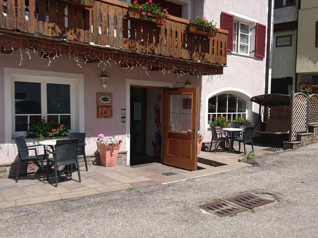 Hotel Garnì Nès Crépes Pozza di Fassa Extérieur photo