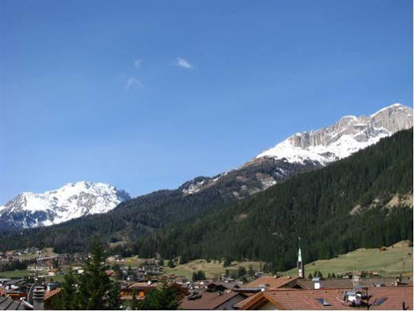Hotel Garnì Nès Crépes Pozza di Fassa Extérieur photo