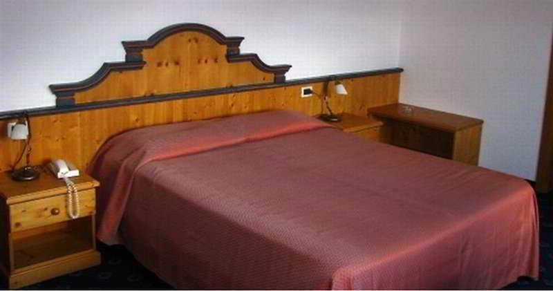 Hotel Garnì Nès Crépes Pozza di Fassa Extérieur photo